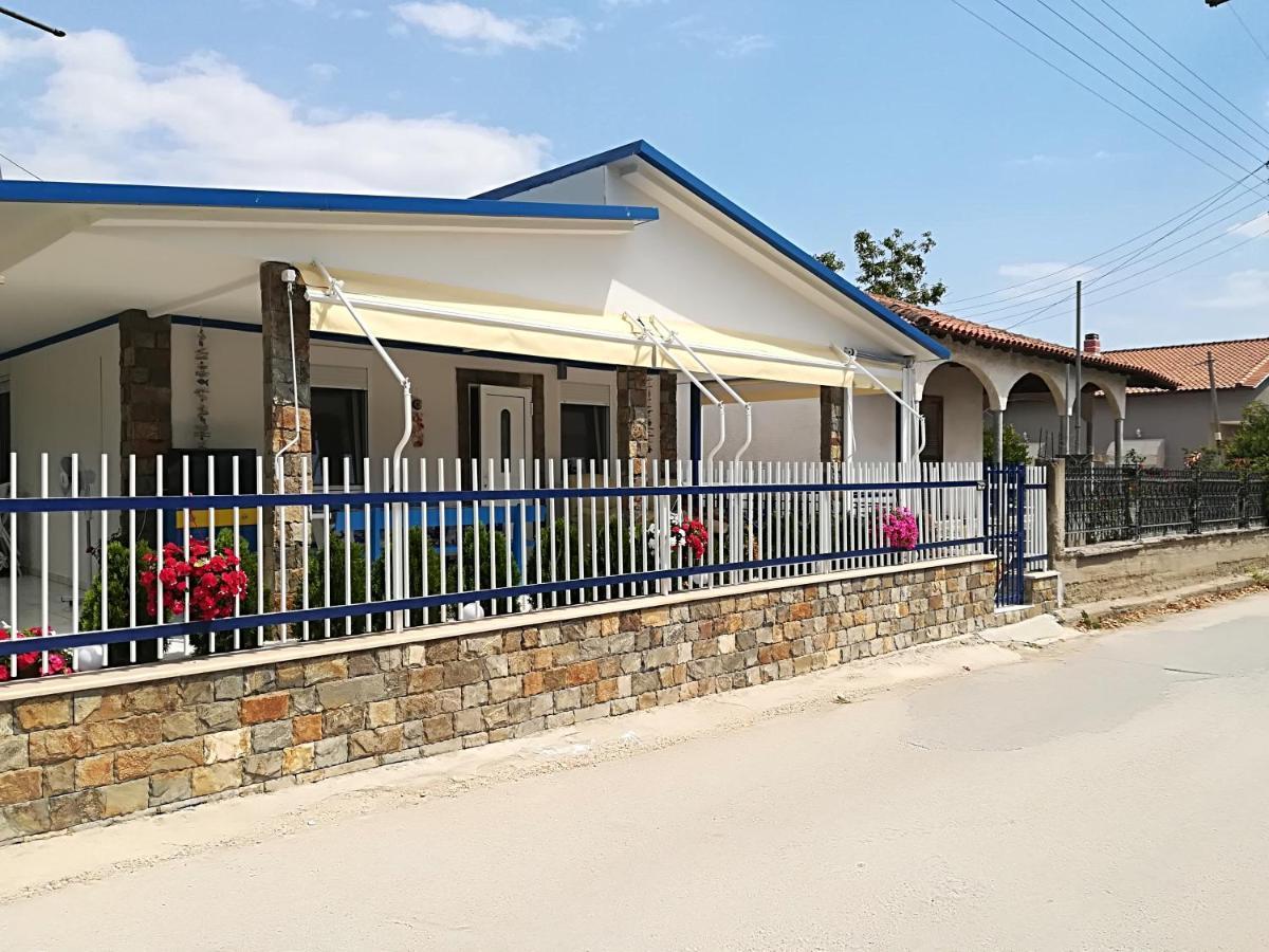 Villa Blue House Nea Kallikrateia Exterior foto